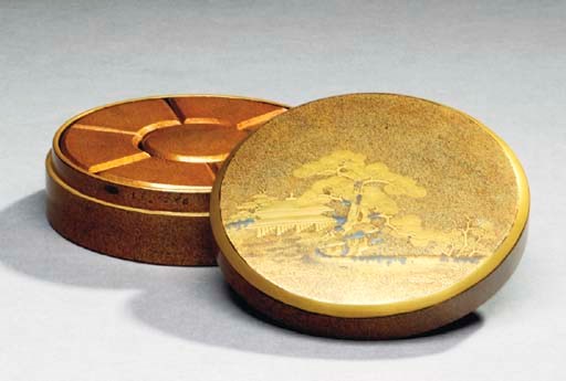 A JAPANESE GOLD LACQUER SWEETMEAT BOX,