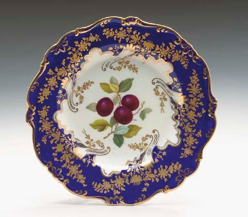 A SET OF TWELVE ENGLISH PORCELAIN DESSERT PLATES,