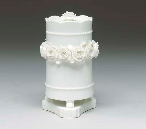 A PAIR OF CONTINENTAL PORCELAIN POTPOURRI VASES AND COVERS,