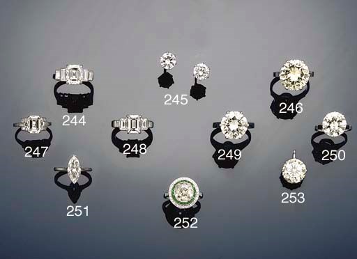 A diamond single stone ring