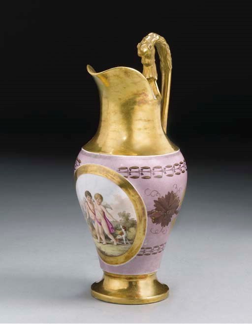 AIGUIERE EN PORCELAINE DE PARIS DU DEBUT DU XIXème SIECLE