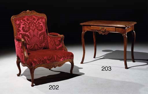 TABLE A JEUX D'EPOQUE REGENCE
