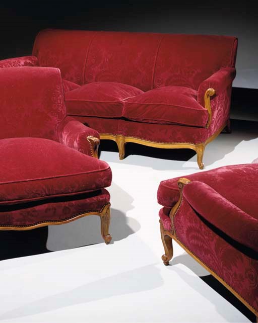 MOBILIER DE SALON DE STYLE LOUIS XV