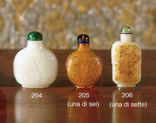 GRUPPO DI SEI SNUFF BOTTLES IN VETRO E ALTRI MATERIALI,