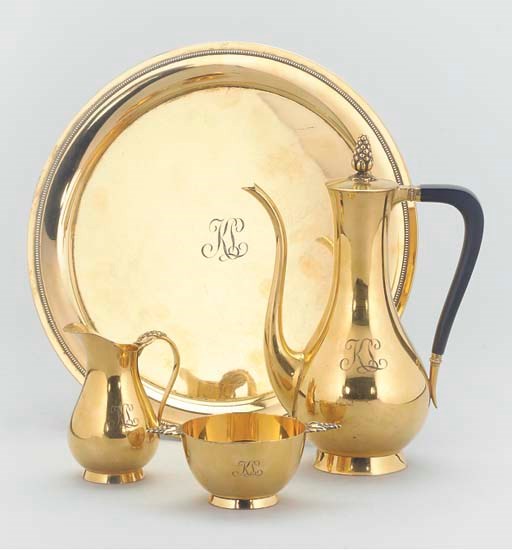 A THREE-PIECE AMERICAN SILVER-GILT COFFEE SERVICE WITH AN EN SUITE TRAY