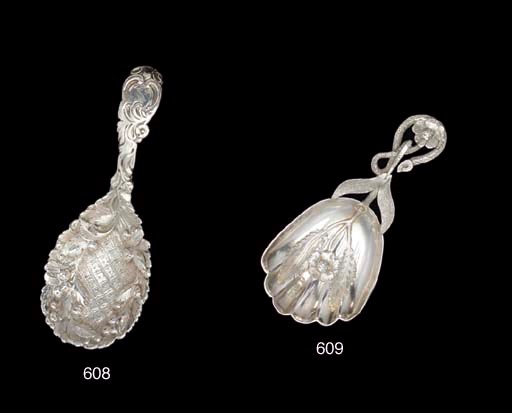 A VICTORIAN SILVER CADDY SPOON