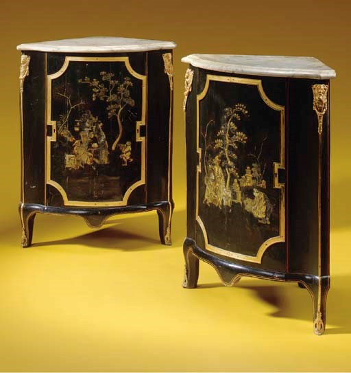 A PAIR OF FRENCH ORMOLU-MOUNTED BLACK AND GILT-LACQUER AND JAPANNED ENCOIGNURES