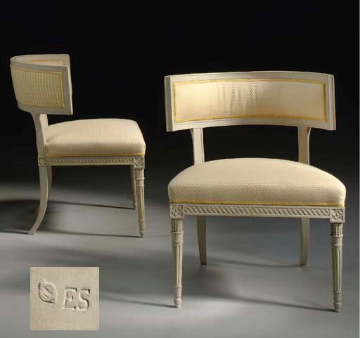 A PAIR OF SWEDISH GREY-PAINTED KLISMOS CHAIRS