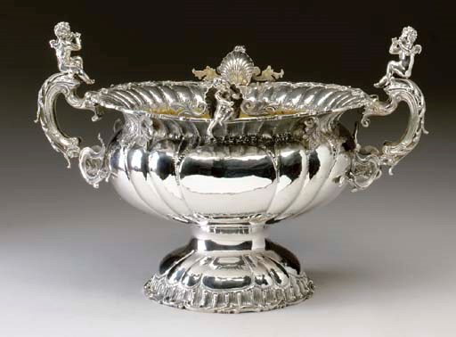 A CONTINENTAL SILVER CENTERPIECE BOWL,