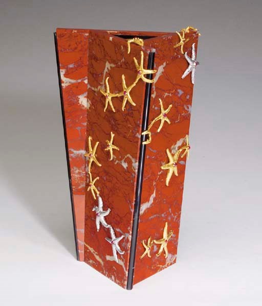 A RED JASPER AND ONYX VASE,