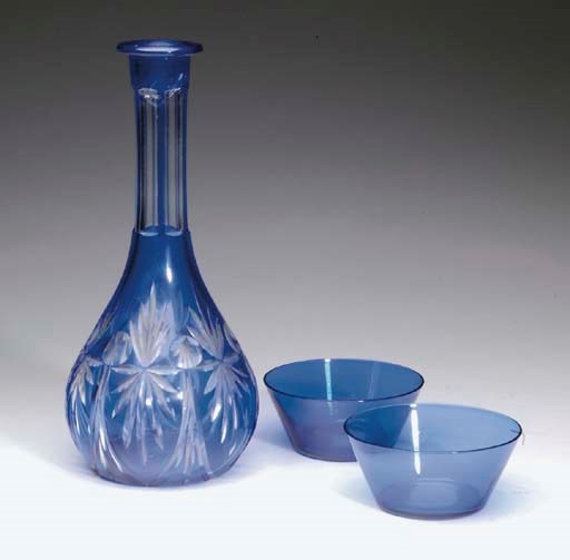 A GROUP OF COLORED AND FLASH GLASS TABLE WARES,