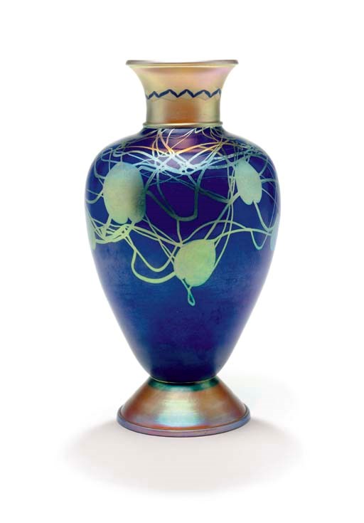A STEUBEN BLUE AURENE GLASS VASE,