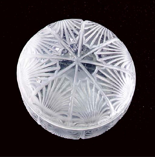 'COQUILLES,' A LALIQUE CIRCULAR GLASS BOX,