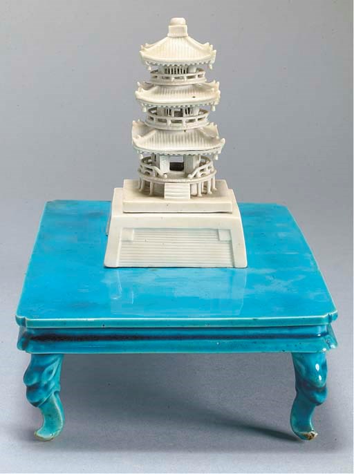 PAGODE ET TABLE