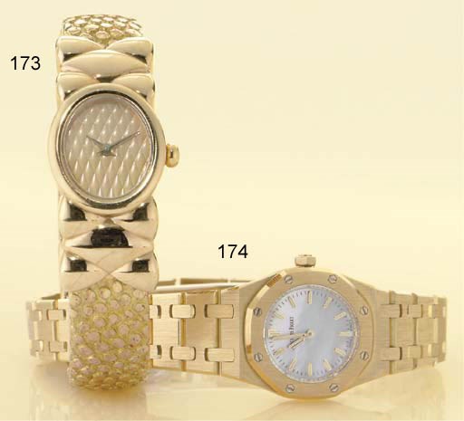 AUDEMARS PIGUET. A LADY'S 18K GOLD AND MOTHER-OF-PEARL BRACELET WATCH