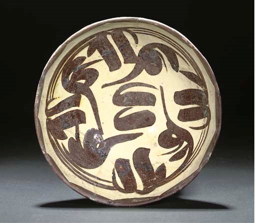 A SMALL NISHAPUR WHITE AND BROWN GLAZED POTTERY BOWL, IRAN, 10TH CENTURY
