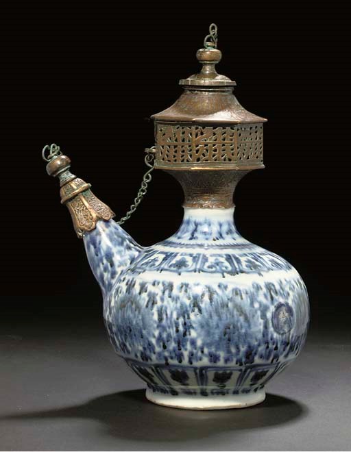 A MING BLUE AND WHITE KENDI FOR THE ISLAMIC MARKET, CHINA, 15TH/16TH CENTURY