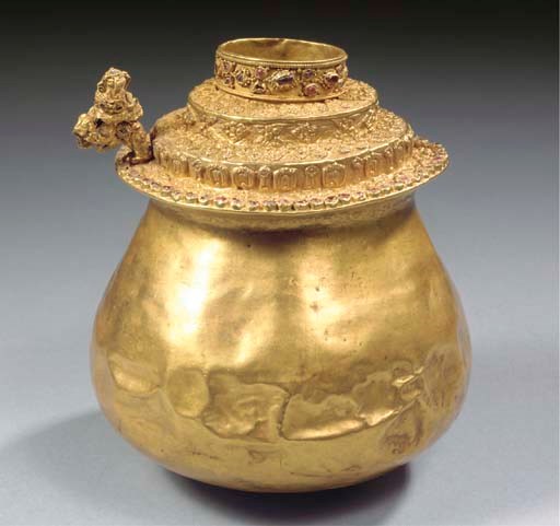 An important Javanese gold vessel