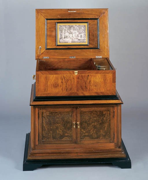 A 17 INCH BRITANNIA POLYPHON DISC MUSICAL BOX AND MATCHING CABINET