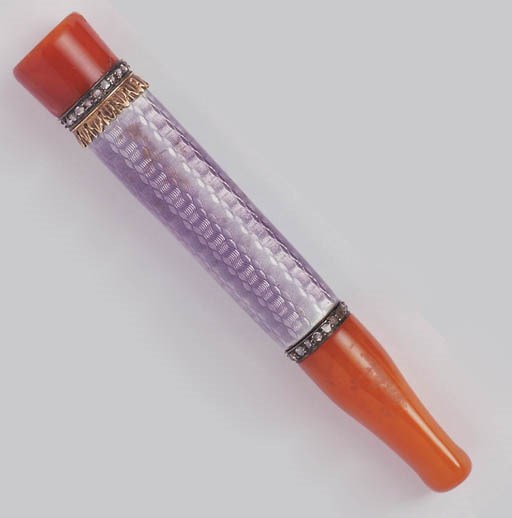 A GOLD, ENAMEL AND AMBER CIGARETTE HOLDER