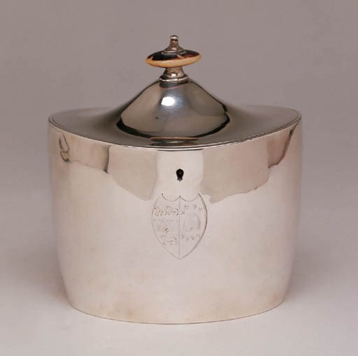**A GEORGE III STERLING SILVER TEA CADDY