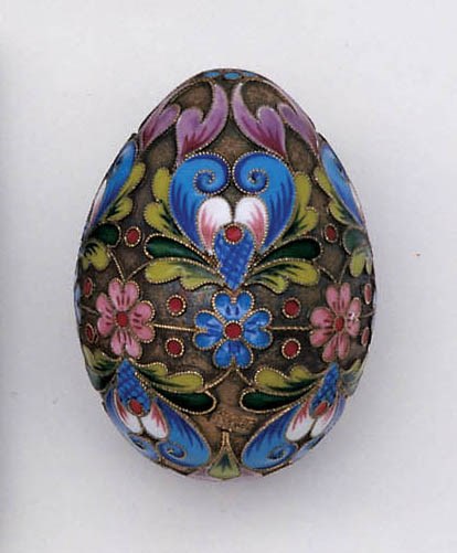 A RUSSIAN SILVER AND CLOISONNE ENAMELLED EGG
