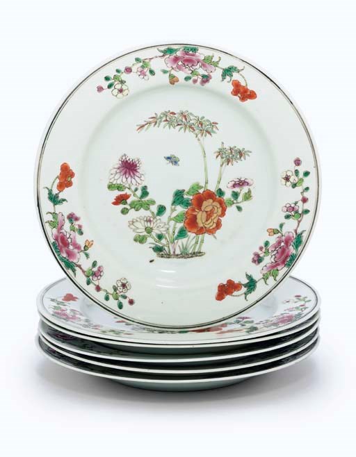 A SET OF SIX CHINESE FAMILLE ROSE CIRCULAR DISHES