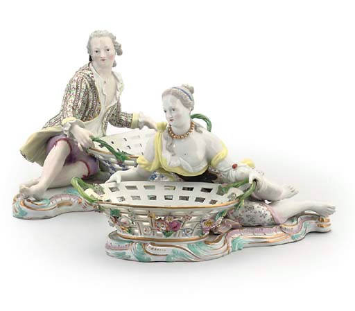 A PAIR OF MEISSEN SWEETMEAT DISHES
