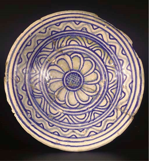 An Antwerp maiolica blue and white plate