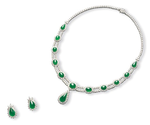 A SUITE OF JADEITE AND DIAMOND JEWELLERY