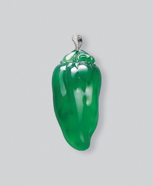 A JADEITE PEPPER AND DIAMOND PENDANT