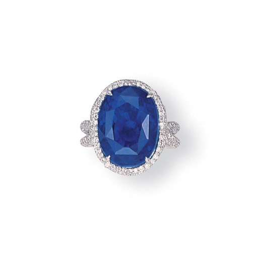 A SAPPHIRE AND DIAMOND RING
