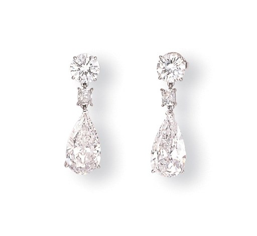 A PAIR OF DIAMOND EAR PENDANTS