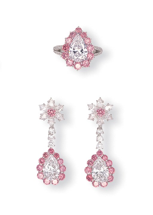 A SET OF DIAMOND AND COLOURED DIAMOND JEWELLERY