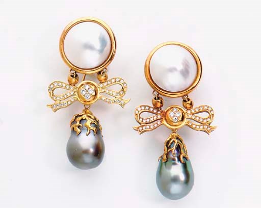 A PAIR OF CULTURED PEARL, DIAMOND AND 18K GOLD EAR PENDANTS