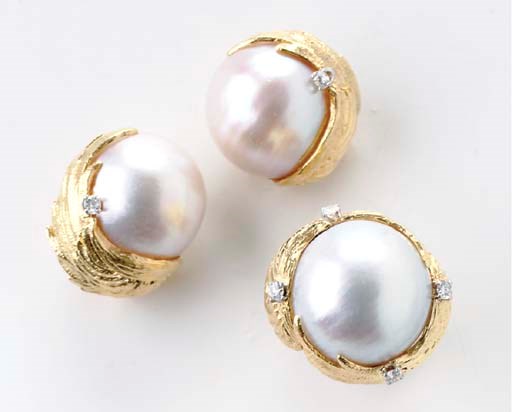 A SET OF MABE PEARL, DIAMOND AND 18K GOLD JEWELRY, BY DAVID WEBB