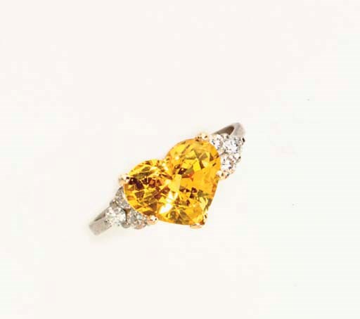 A YELLOW SAPPHIRE, DIAMOND, PLATINUM AND GOLD RING
