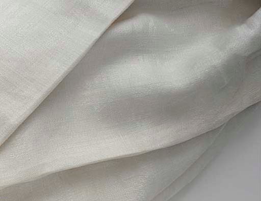 A WHITE LINEN DAMASK TABLECLOTH WOVEN WITH A CITYSCAPE AND HUNTERS