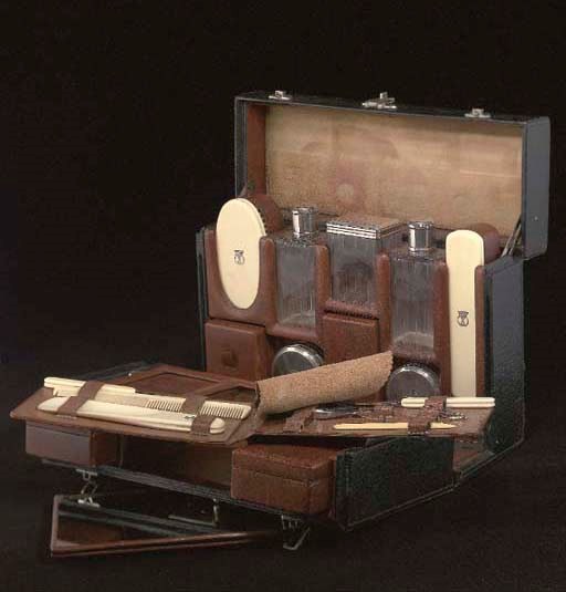 AN HERMÉS DRESSING CASE