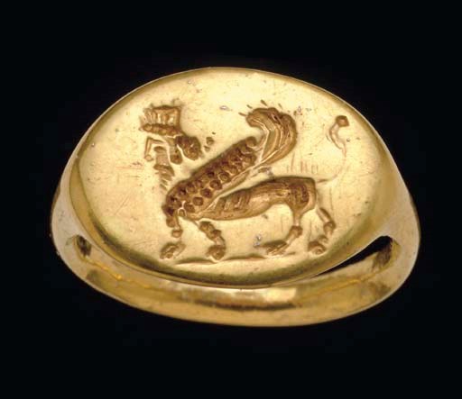 A GRAECO-PERSIAN GOLD FINGER RING