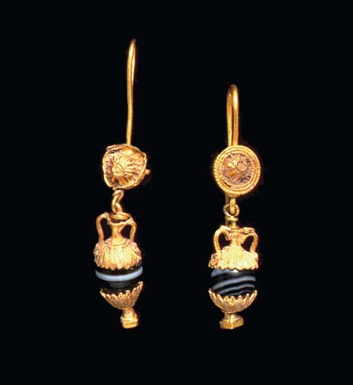 A PAIR OF GREEK GOLD AND AGATE EARRINGS