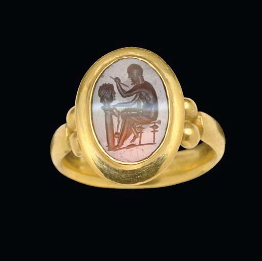 AN ITALIC BANDED AGATE RING STONE