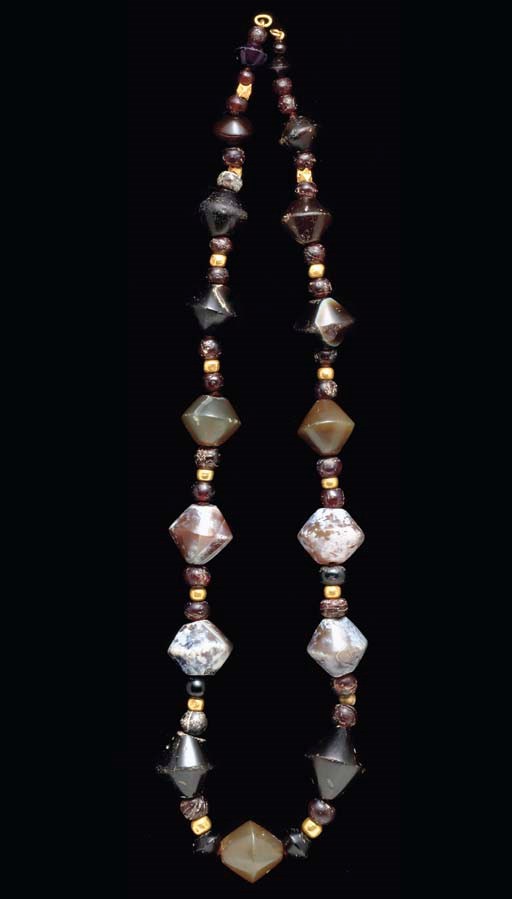 A ROMAN AGATE BEAD NECKLACE