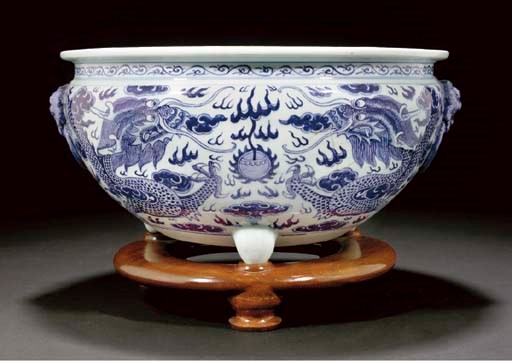 A blue and white tripod censer, 19th century