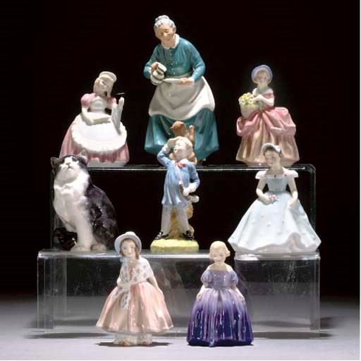 A ROYAL DOULTON FAVOURITE HN2249 FIGURE