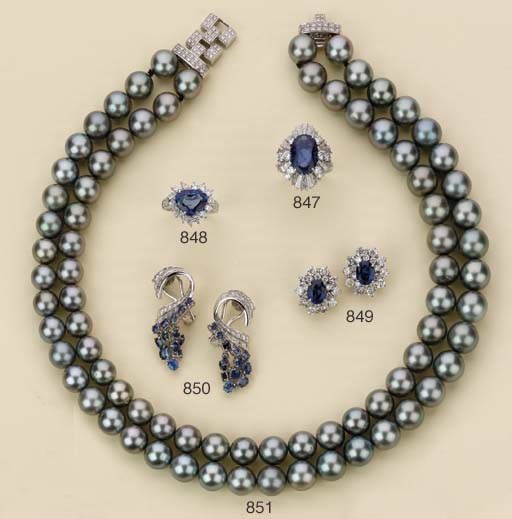 PAIO DI ORECCHINI IN ORO, ZAFFIRI E DIAMANTI
