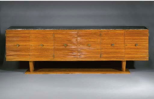 GRANDE CREDENZA IN NOCE, SECOLO XX,