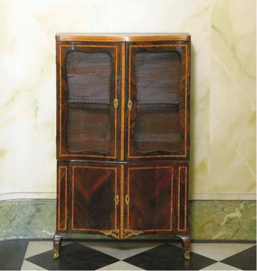 PETITE ARMOIRE D'EPOQUE LOUIS XV