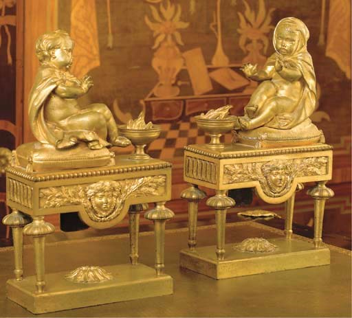 PAIRE DE CHENETS DE STYLE LOUIS XVI