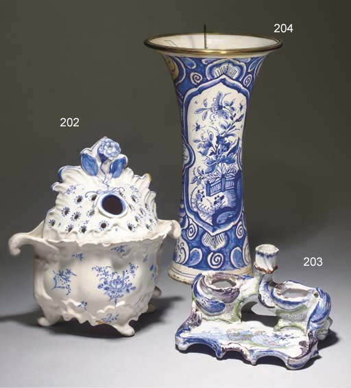 VASE CORNET EN FAIENCE DE DELFT DU XVIIIEME SIECLE